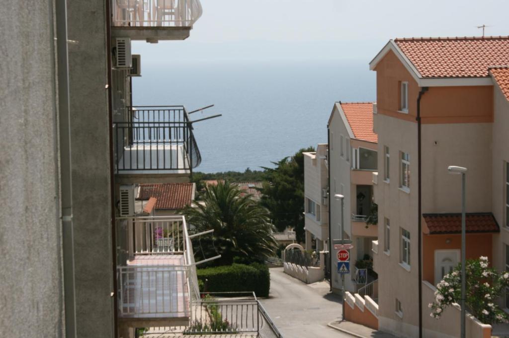 Fotografia z galérie ubytovania Apartments with a parking space Makarska - 6720 v destinácii Makarska
