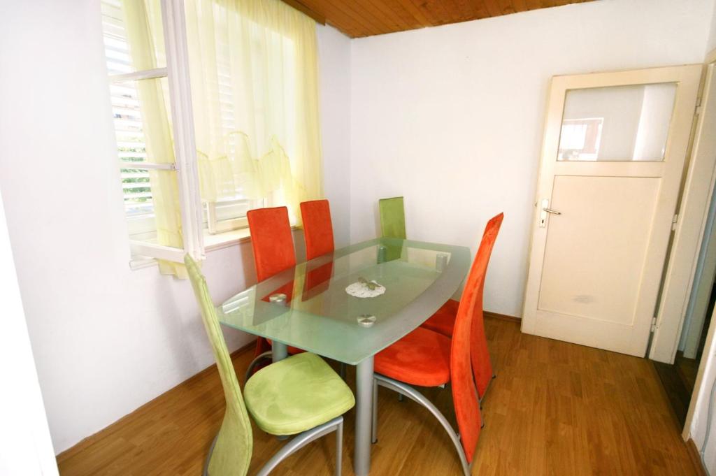 Fotografia z galérie ubytovania Apartments by the sea Makarska - 6738 v destinácii Makarska