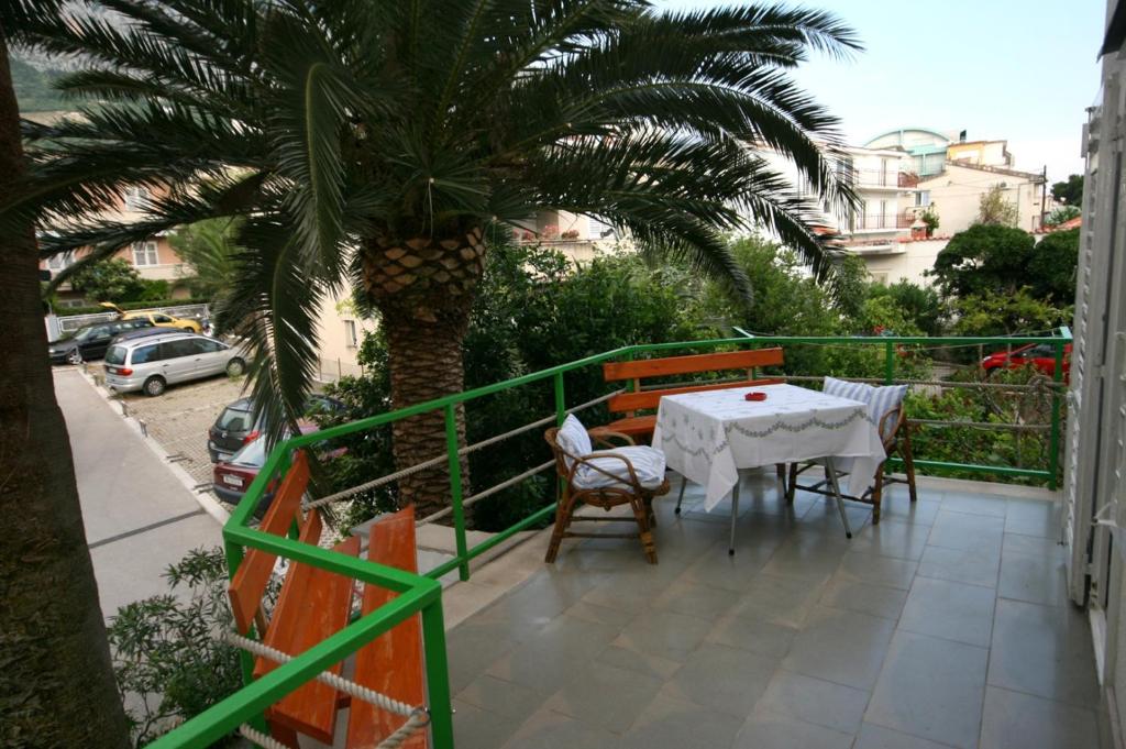 Fotografia z galérie ubytovania Apartments and rooms with parking space Makarska - 6644 v destinácii Makarska