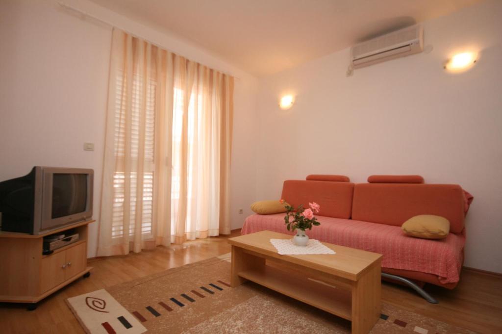 Fotografie z fotogalerie ubytování Apartments with a parking space Makarska - 6640 v destinaci Makarska