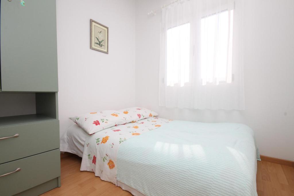 Fotografie z fotogalerie ubytování Apartments with a parking space Makarska - 6640 v destinaci Makarska