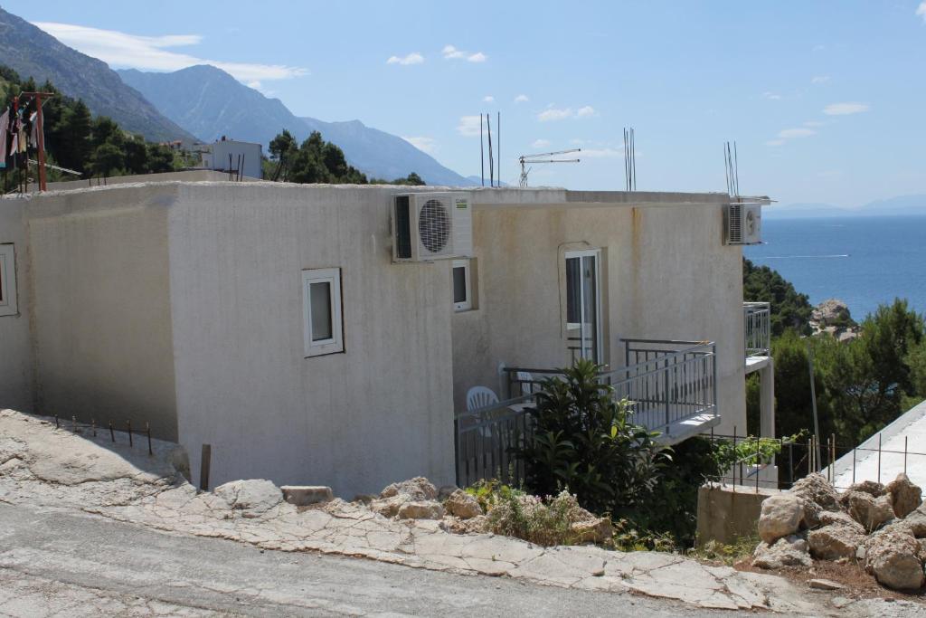 Fotografia z galérie ubytovania Apartments with a parking space Brela, Makarska - 6906 v destinácii Brela