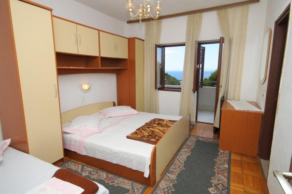 Fotografia z galérie ubytovania Apartments with a parking space Brela, Makarska - 6906 v destinácii Brela