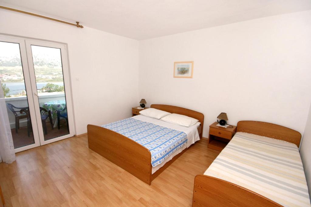 Fotografia z galérie ubytovania Apartments with a parking space Pag - 6461 v destinácii Pag