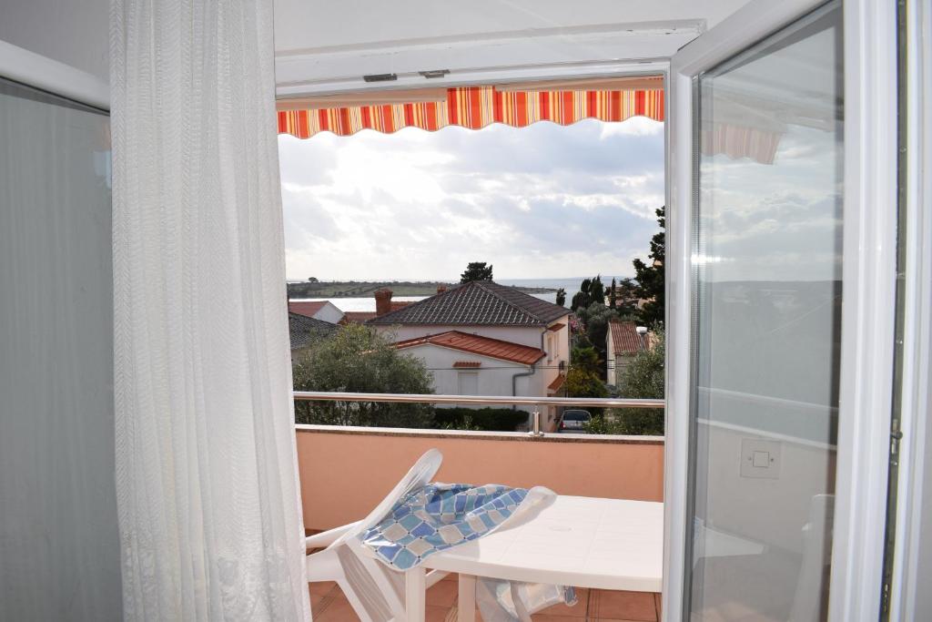 Balkon lub taras w obiekcie Apartment Novalja 6491b