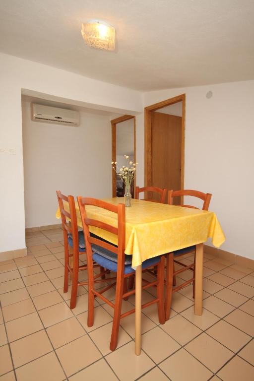 Fotografia z galérie ubytovania Apartments with a parking space Starigrad, Paklenica - 6647 v destinácii Starigrad-Paklenica