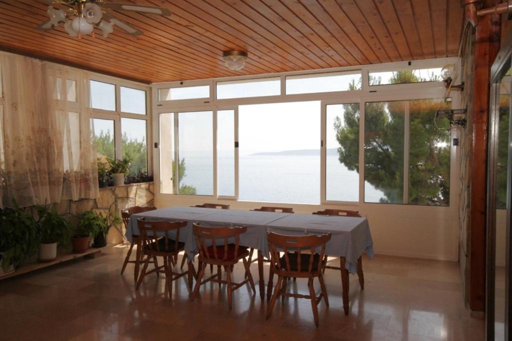 Fotografia z galérie ubytovania Apartments by the sea Brela, Makarska - 6674 v destinácii Brela