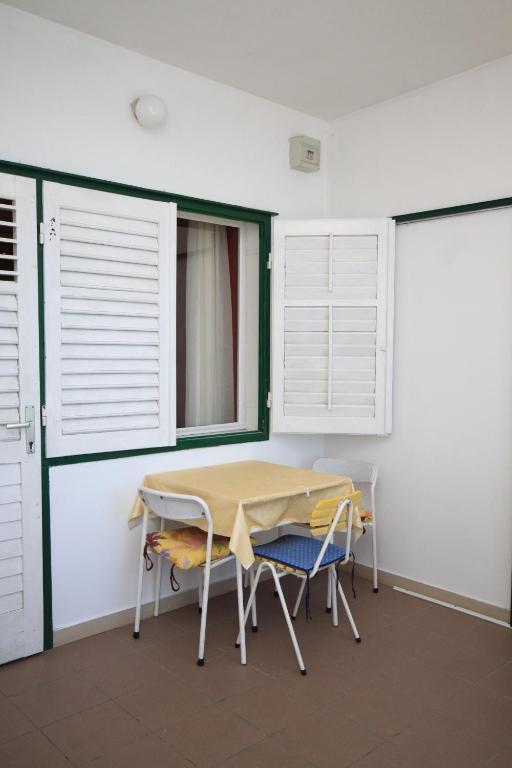 Fotografia z galérie ubytovania Apartments by the sea Brela, Makarska - 6674 v destinácii Brela