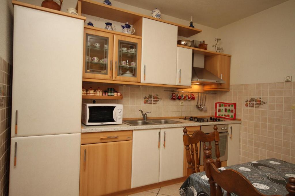 Fotografia z galérie ubytovania Apartments with a parking space Brela, Makarska - 6747 v destinácii Brela