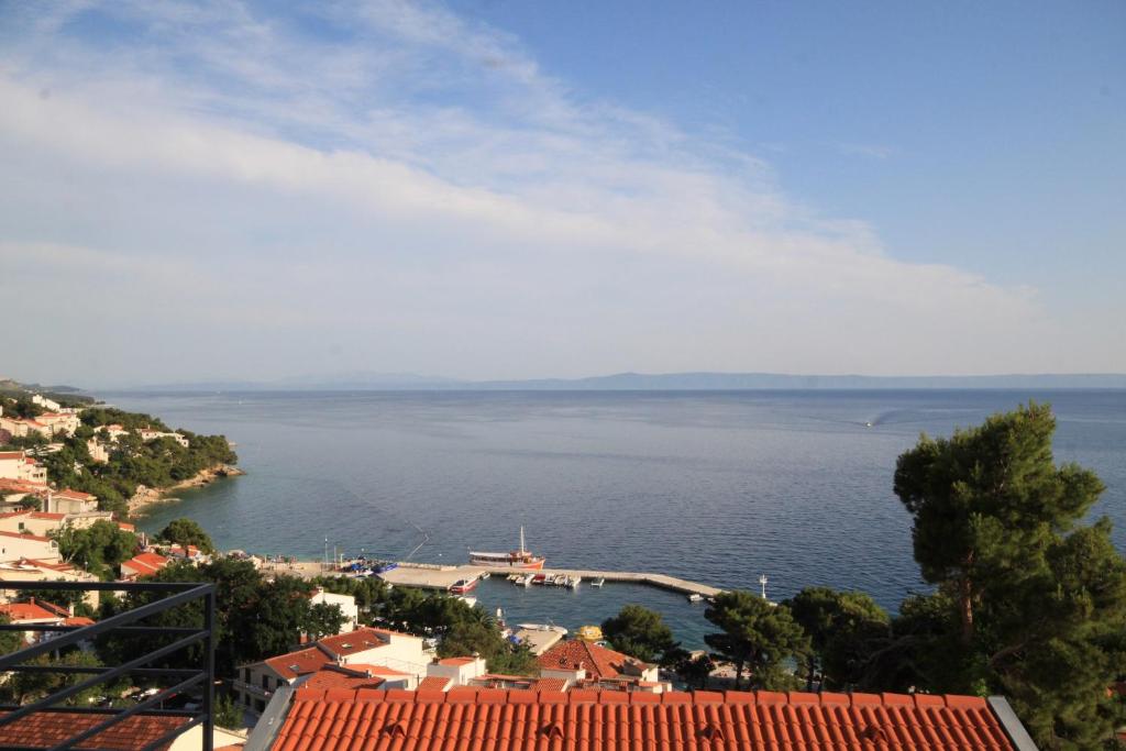 Fotografia z galérie ubytovania Apartments with a parking space Brela, Makarska - 6747 v destinácii Brela