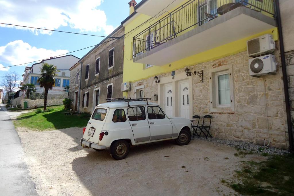 Fotografia z galérie ubytovania Apartments by the sea Funtana, Porec - 6905 v destinácii Funtana