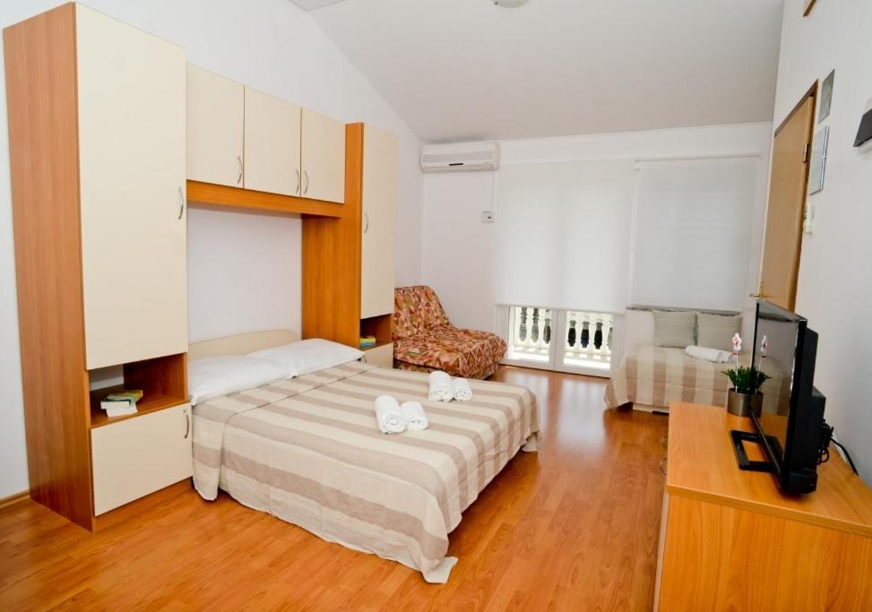 Posteľ alebo postele v izbe v ubytovaní Apartments with a parking space Sukosan, Zadar - 6131