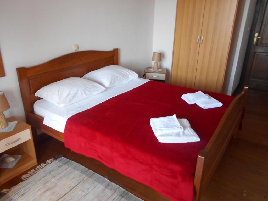 Postel nebo postele na pokoji v ubytování Apartments by the sea Zaklopatica, Lastovo - 8346