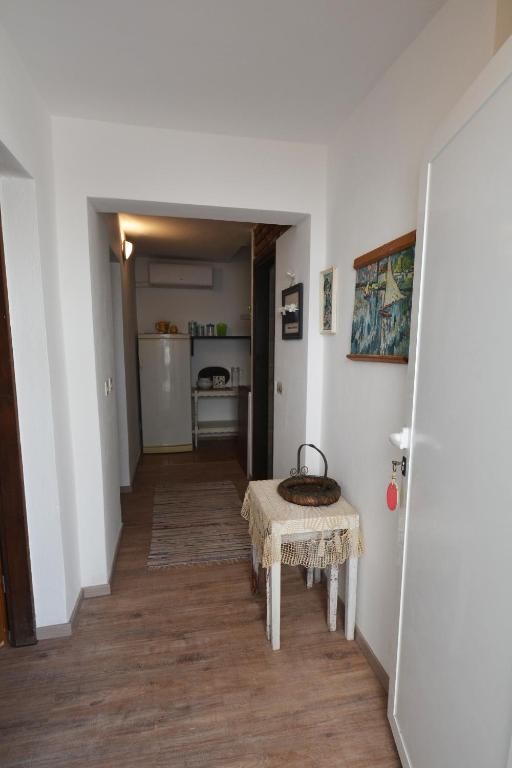 Kuchyňa alebo kuchynka v ubytovaní Apartment Zaglav 8170b