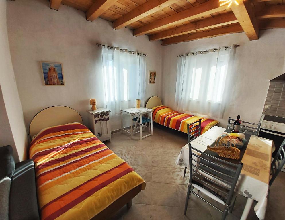 Posteľ alebo postele v izbe v ubytovaní Apartments with a parking space Sali, Dugi otok - 8181
