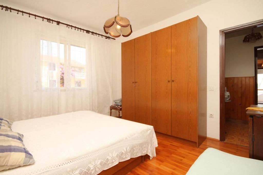 Posteľ alebo postele v izbe v ubytovaní Apartment Sali 8174a