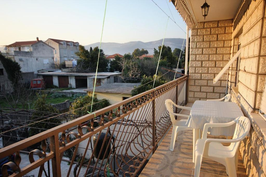 Fotografie z fotogalerie ubytování Apartments by the sea Kastel Stafilic, Kastela - 8621 v destinaci Kaštela