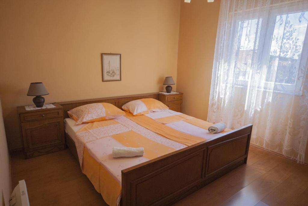 Posteľ alebo postele v izbe v ubytovaní Apartments by the sea Kukljica, Ugljan - 8253