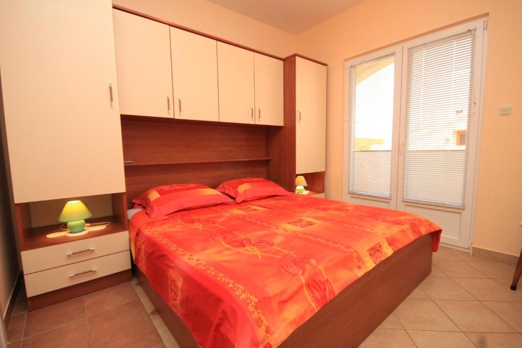 Posteľ alebo postele v izbe v ubytovaní Apartments by the sea Kukljica, Ugljan - 8253