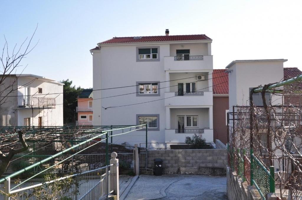 Fotografia z galérie ubytovania Apartments by the sea Duce, Omis - 8633 v Omise