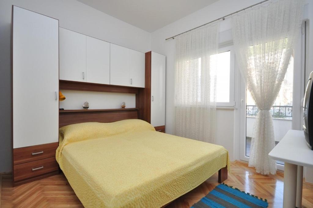 Fotografia z galérie ubytovania Apartments by the sea Duce, Omis - 8633 v Omise