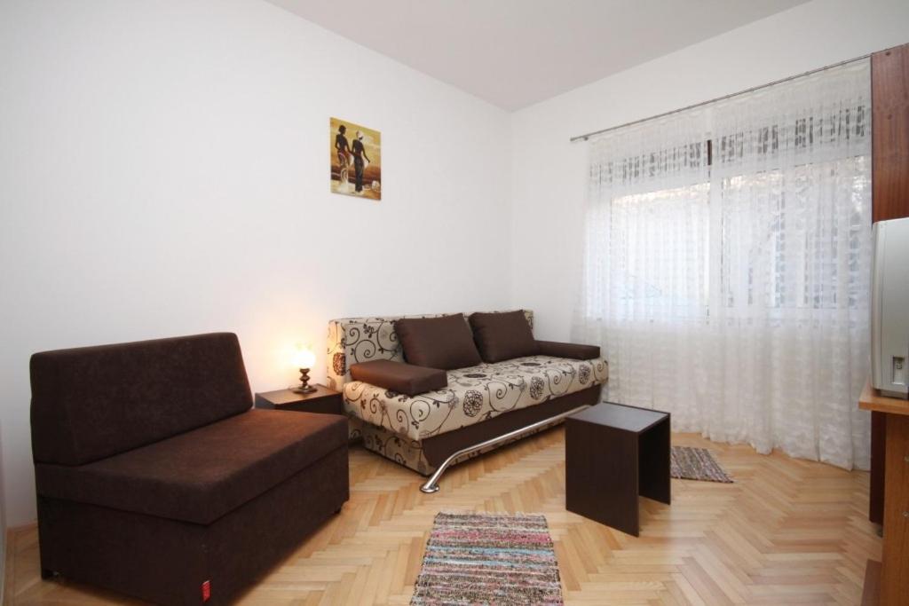 Fotografia z galérie ubytovania Apartments by the sea Duce, Omis - 8633 v Omise