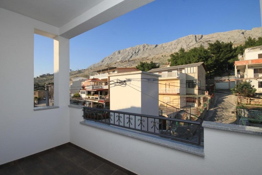 Fotografia z galérie ubytovania Apartments by the sea Duce, Omis - 8633 v Omise