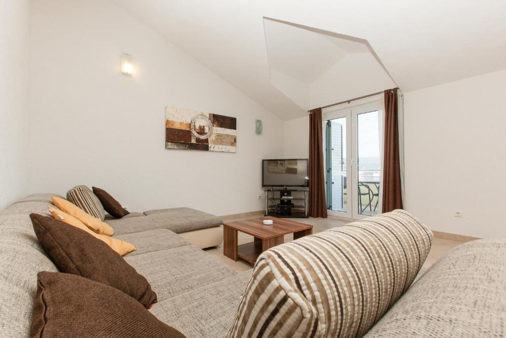Fotografia z galérie ubytovania Family friendly apartments with a swimming pool Okrug Gornji, Ciovo - 8626 v Trogiri