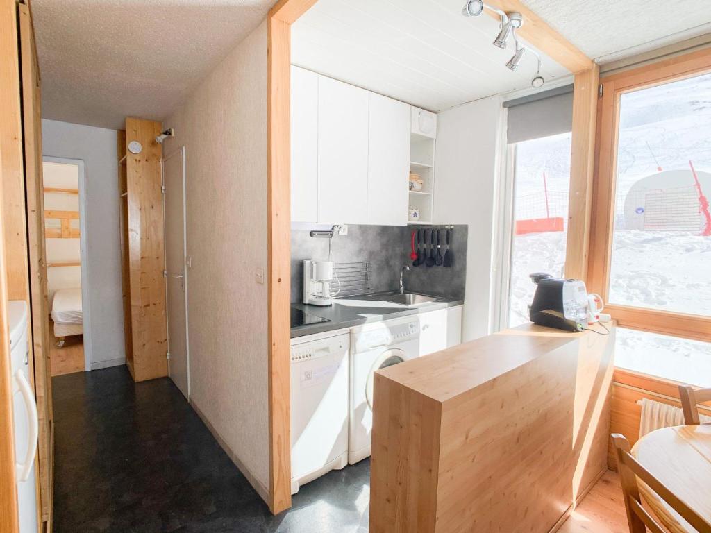 Kuchyňa alebo kuchynka v ubytovaní Appartement rénové 6 pers, sur les pistes, balcon, WiFi - FR-1-502-395
