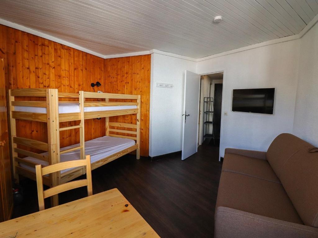 a living room with two bunk beds and a couch at Studio Tignes, 1 pièce, 4 personnes - FR-1-502-417 in Tignes