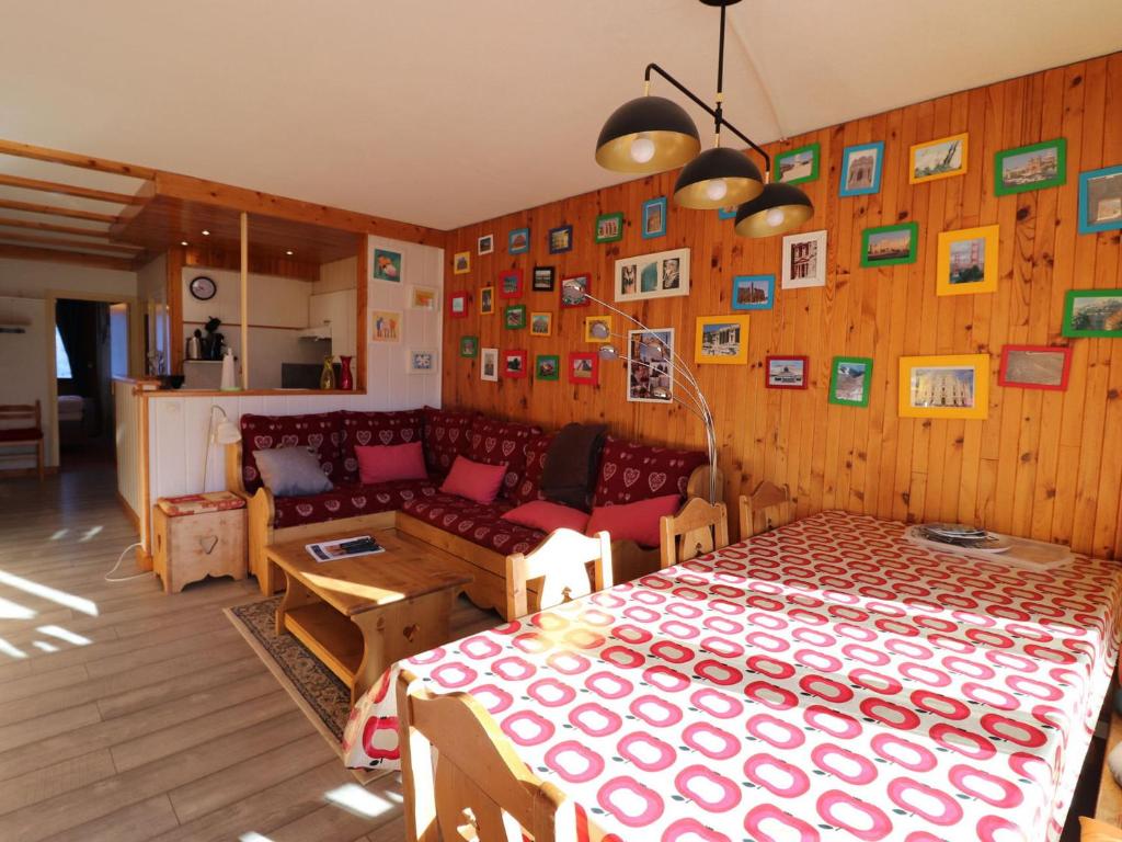 Posedenie v ubytovaní Spacieux appartement avec balcon, 3 pièces, 8 pers., au pied des pistes, proche commerces et services - FR-1-502-440