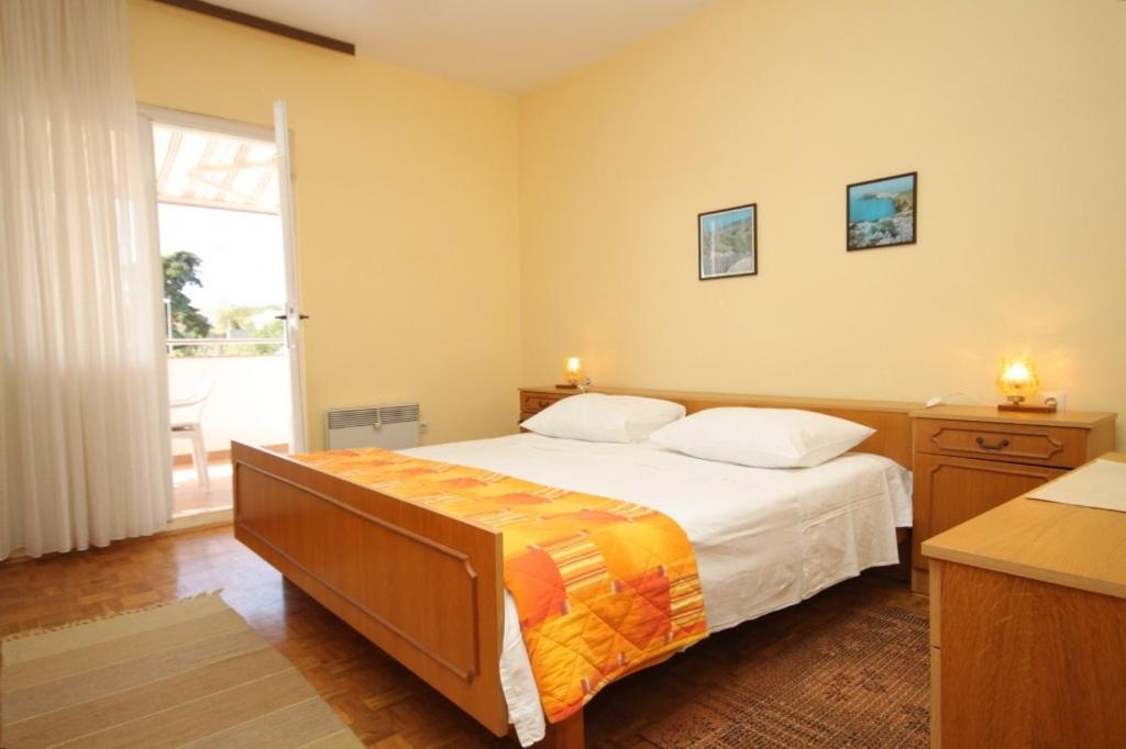 Posteľ alebo postele v izbe v ubytovaní Apartments by the sea Kukljica, Ugljan - 8451