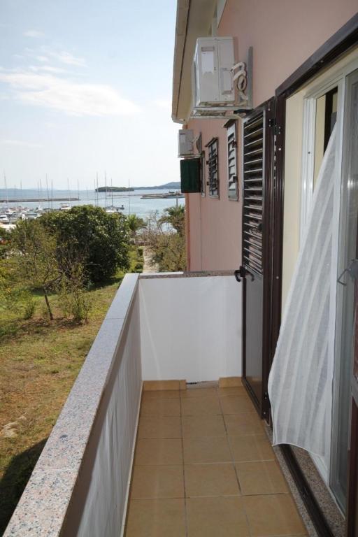 Balkón alebo terasa v ubytovaní Apartments by the sea Kukljica, Ugljan - 8451