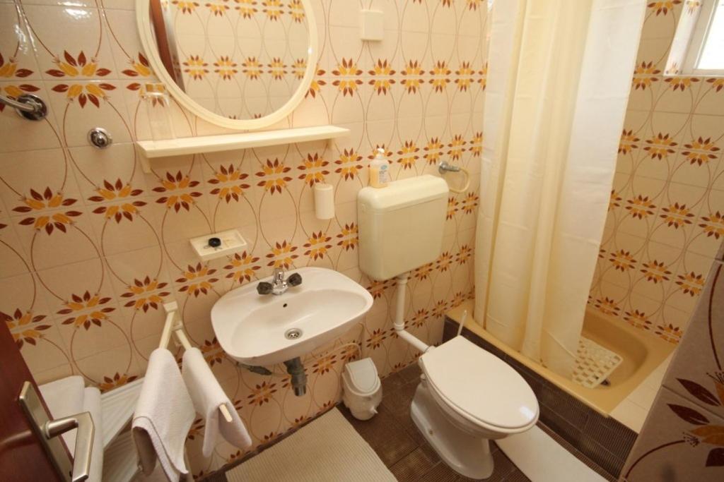 Kúpeľňa v ubytovaní Apartments by the sea Kukljica, Ugljan - 8451