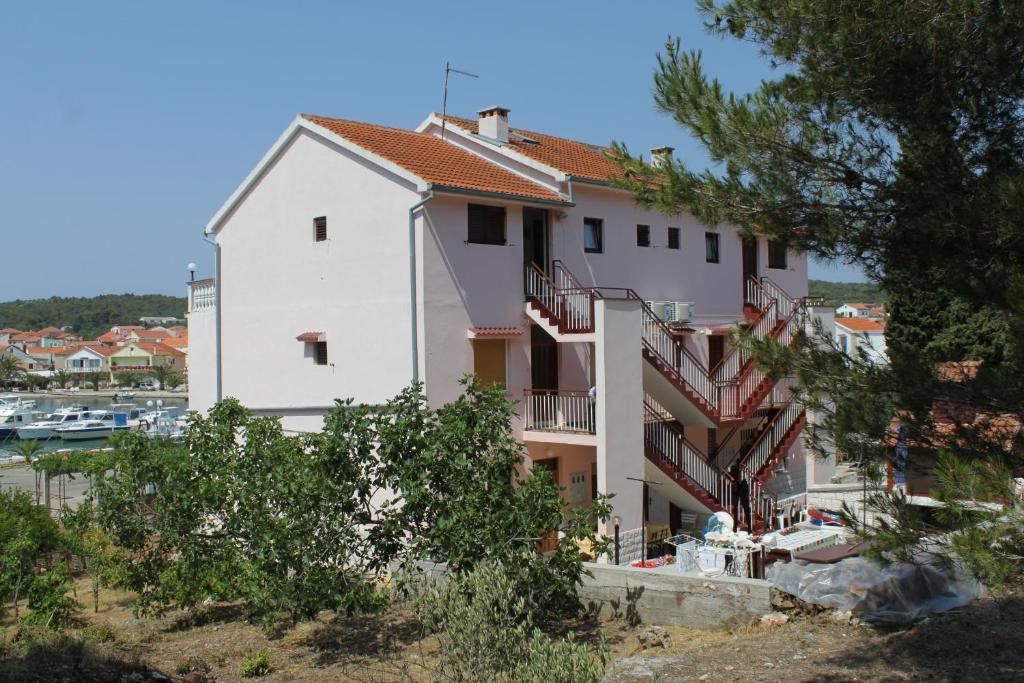 Budynek, w którym mieści się apartament