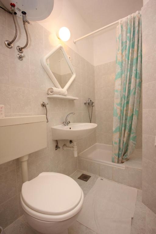 Kúpeľňa v ubytovaní Apartments by the sea Kukljica, Ugljan - 8260