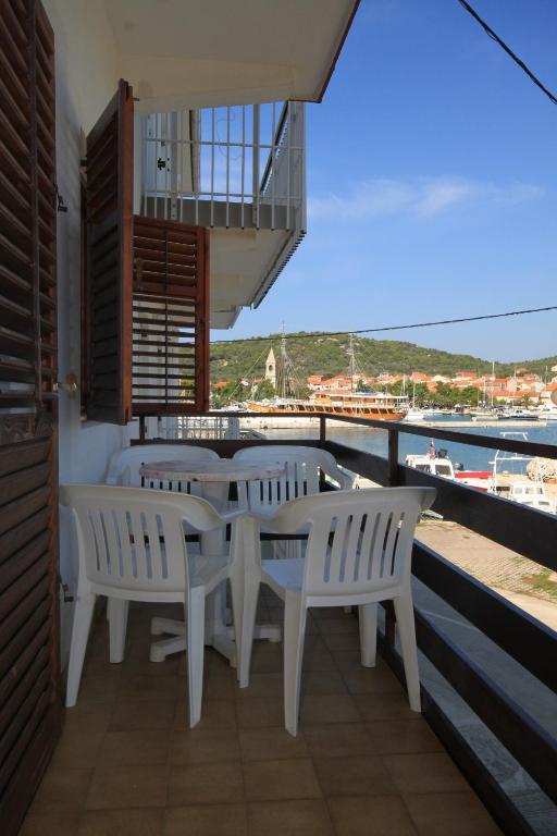 Balkón alebo terasa v ubytovaní Apartments by the sea Kukljica, Ugljan - 8260