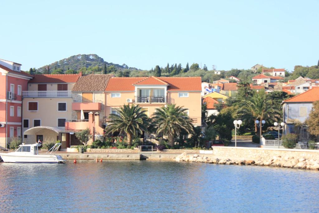 Fotografia z galérie ubytovania Apartments by the sea Poljana, Ugljan - 8450 v destinácii Preko