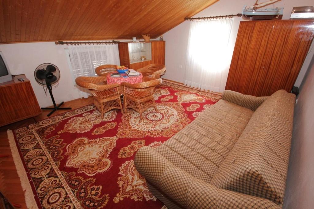 Zdjęcie z galerii obiektu Apartments by the sea Preko, Ugljan - 8472 w mieście Poljana
