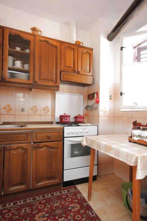Zdjęcie z galerii obiektu Apartments by the sea Preko, Ugljan - 8472 w mieście Poljana