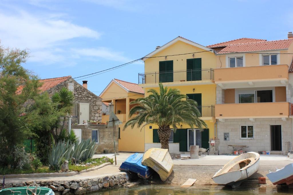 Budova, v ktorej sa apartmán nachádza