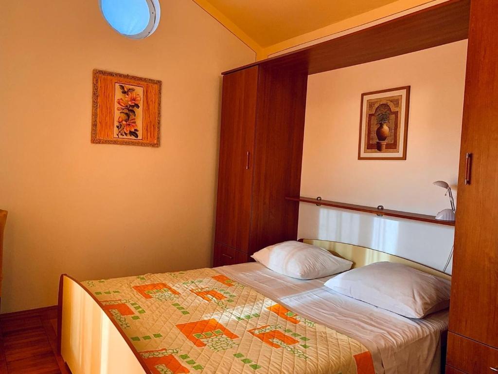 Postel nebo postele na pokoji v ubytování Apartments by the sea Kukljica, Ugljan - 8293