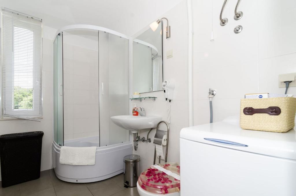 Kúpeľňa v ubytovaní Apartments by the sea Dubrovnik - 8544