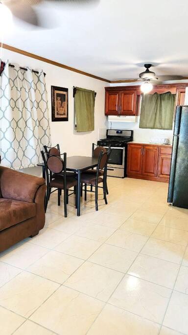 2 bedroom apartmen in the heart of west end!