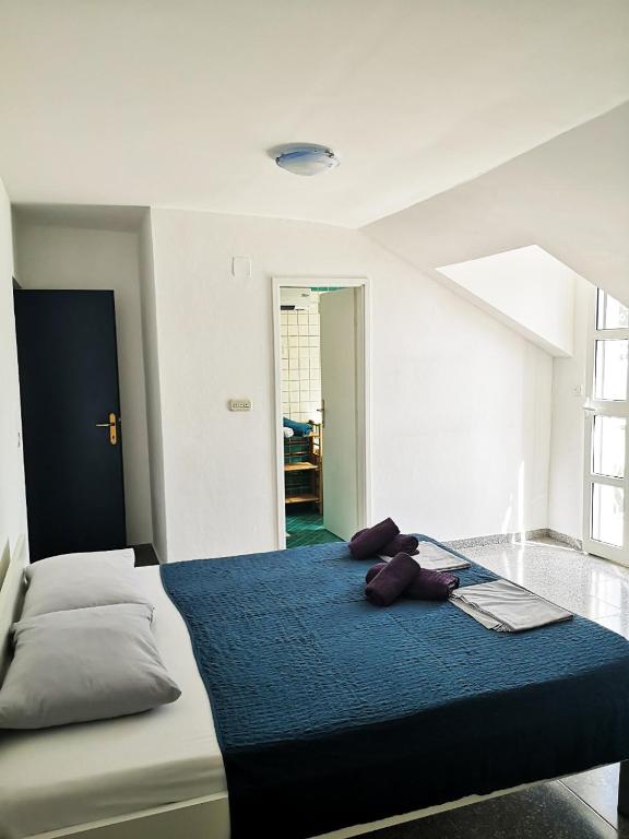 Posteľ alebo postele v izbe v ubytovaní Apartments and rooms by the sea Slano, Dubrovnik - 8737