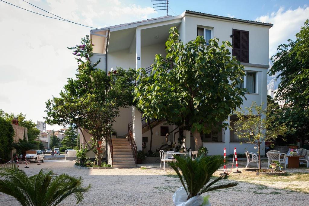 Fotografia z galérie ubytovania Apartments with a parking space Makarska - 6814 v destinácii Makarska