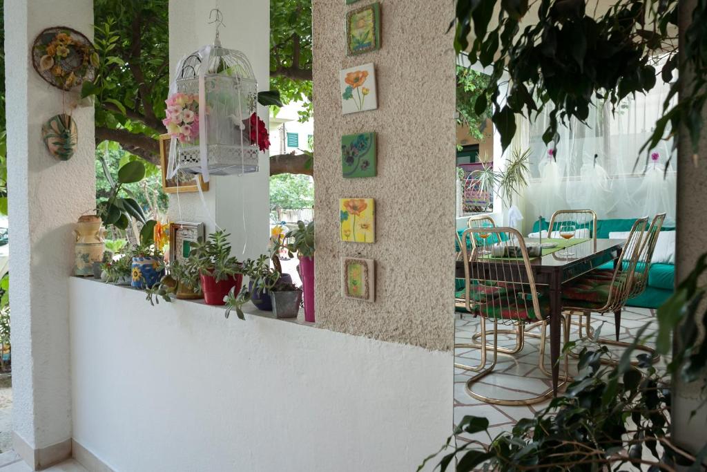 Fotografia z galérie ubytovania Apartments with a parking space Makarska - 6814 v destinácii Makarska
