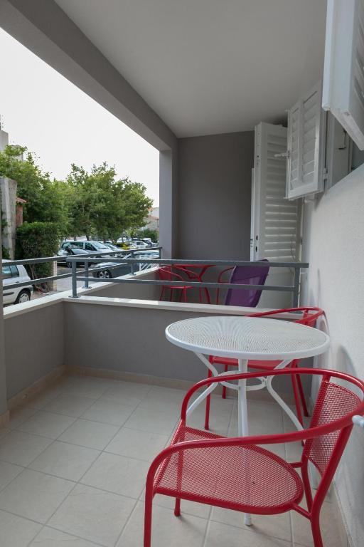 Fotografia z galérie ubytovania Apartments with a parking space Makarska - 6814 v destinácii Makarska
