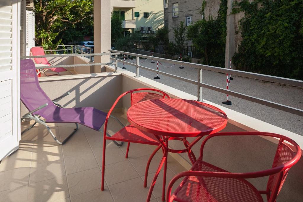 Fotografia z galérie ubytovania Apartments with a parking space Makarska - 6814 v destinácii Makarska