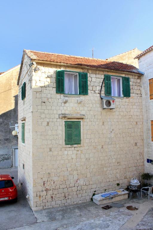 Fotografie z fotogalerie ubytování Apartments by the sea Kastel Stafilic, Kastela - 8678 v destinaci Kaštela